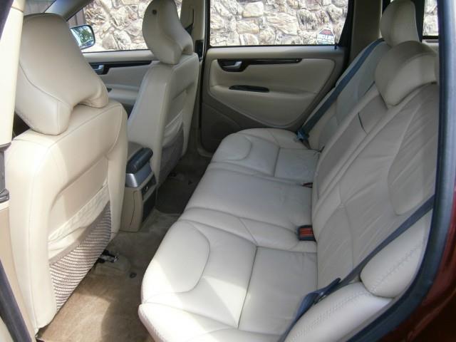 2002 Volvo V70 XC Unknown