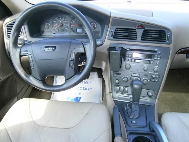 2002 Volvo V70 XC Unknown