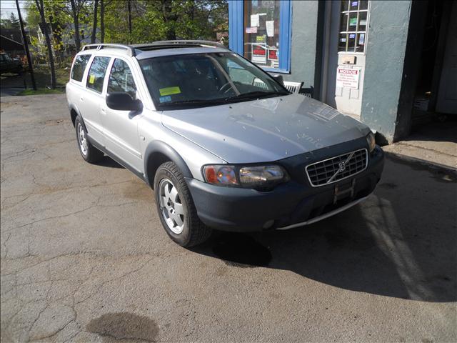 2002 Volvo V70 XC Base