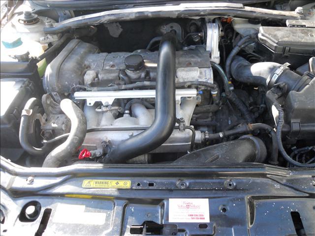 2002 Volvo V70 XC Base