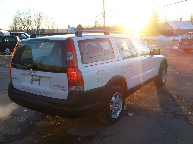 2002 Volvo V70 XC EX - DUAL Power Doors