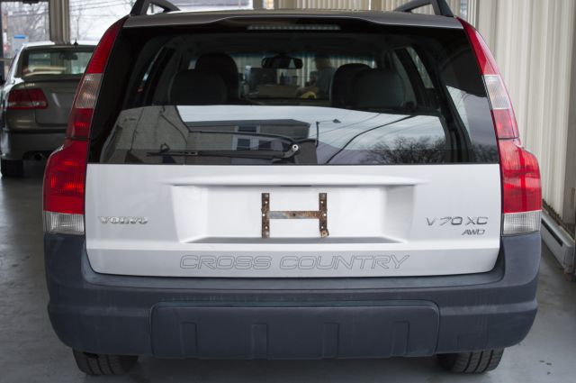 2002 Volvo V70 XC EX - DUAL Power Doors