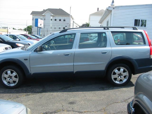 2002 Volvo V70 XC EX - DUAL Power Doors