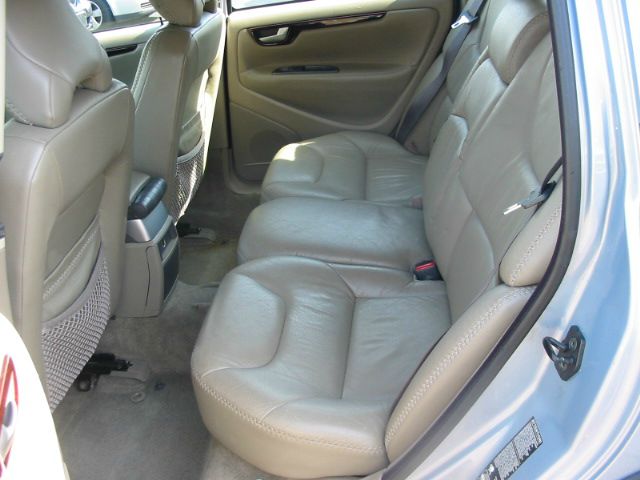 2002 Volvo V70 XC EX - DUAL Power Doors