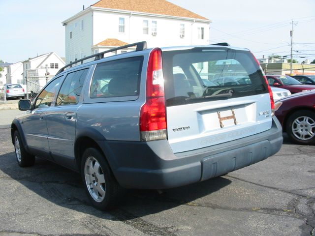 2002 Volvo V70 XC EX - DUAL Power Doors