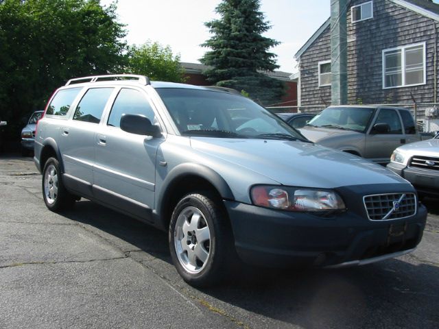 2002 Volvo V70 XC EX - DUAL Power Doors