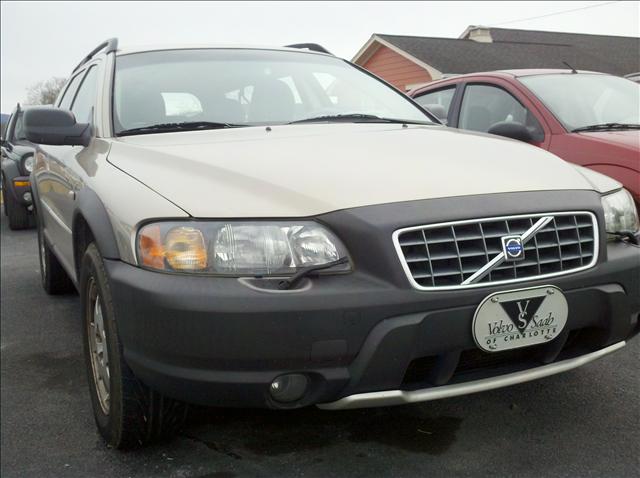 2002 Volvo V70 XC Base