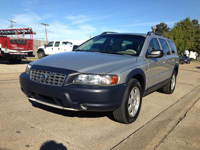 2002 Volvo V70 XC EX - DUAL Power Doors