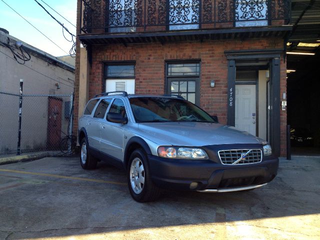 2002 Volvo V70 XC EX - DUAL Power Doors