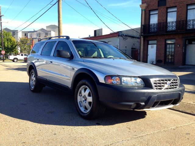 2002 Volvo V70 XC EX - DUAL Power Doors