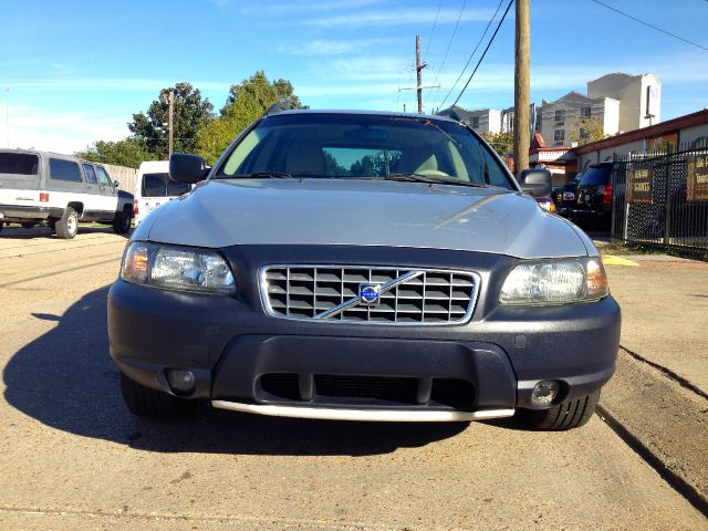 2002 Volvo V70 XC EX - DUAL Power Doors