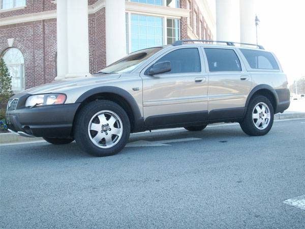 2002 Volvo V70 XC Base