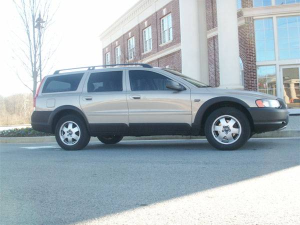 2002 Volvo V70 XC Base