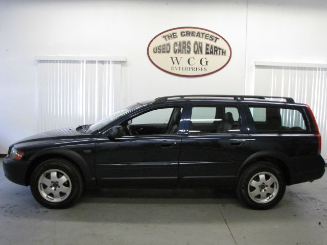 2002 Volvo V70 XC EX - DUAL Power Doors