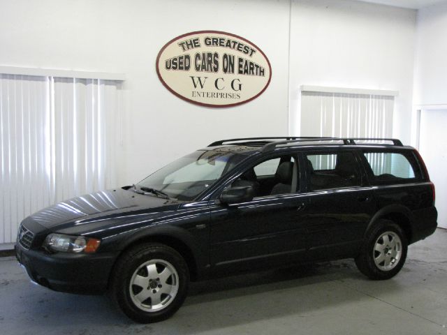 2002 Volvo V70 XC EX - DUAL Power Doors