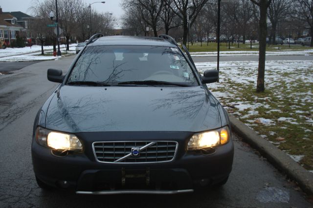 2002 Volvo V70 XC EX - DUAL Power Doors