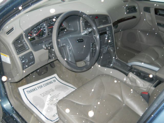 2002 Volvo V70 XC EX - DUAL Power Doors