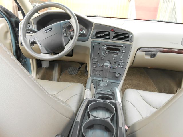 2002 Volvo V70 XC EX - DUAL Power Doors