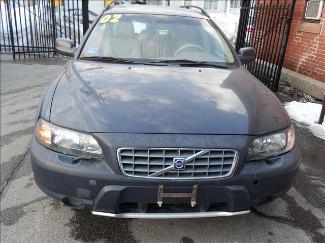 2002 Volvo V70 XC Base