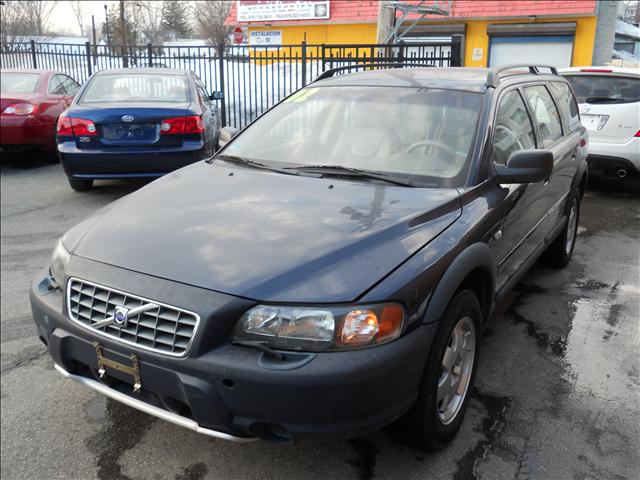 2002 Volvo V70 XC Base