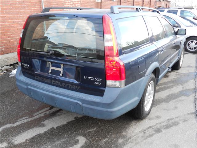 2002 Volvo V70 XC Base