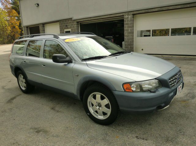 2002 Volvo V70 XC EX - DUAL Power Doors