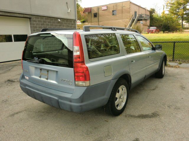 2002 Volvo V70 XC EX - DUAL Power Doors