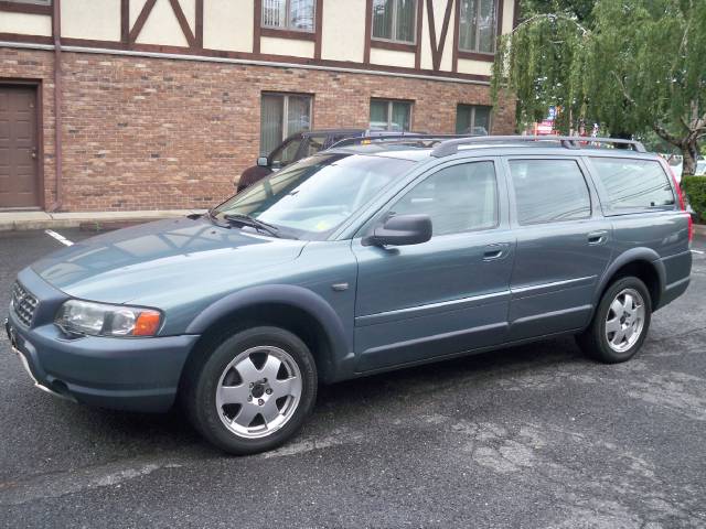 2002 Volvo V70 XC Base
