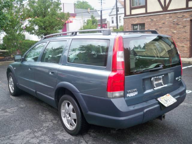 2002 Volvo V70 XC Base