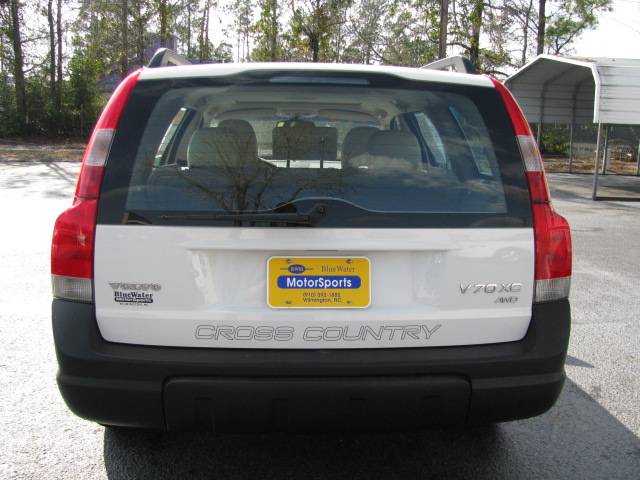 2002 Volvo V70 XC LE 4D Passenger Van