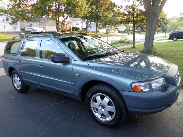 2002 Volvo V70 XC EX - DUAL Power Doors
