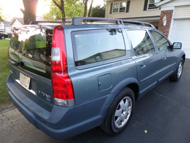 2002 Volvo V70 XC EX - DUAL Power Doors