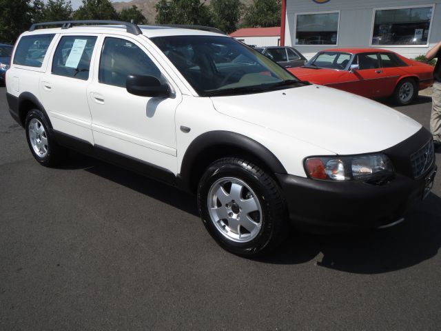 2002 Volvo V70 XC EX - DUAL Power Doors