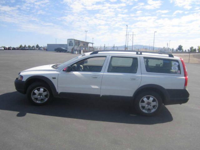 2002 Volvo V70 XC EX - DUAL Power Doors
