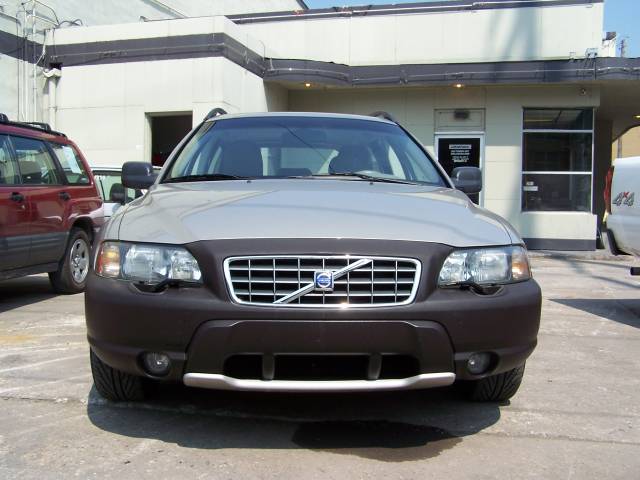 2002 Volvo V70 XC Base