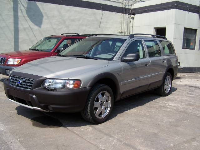 2002 Volvo V70 XC Base