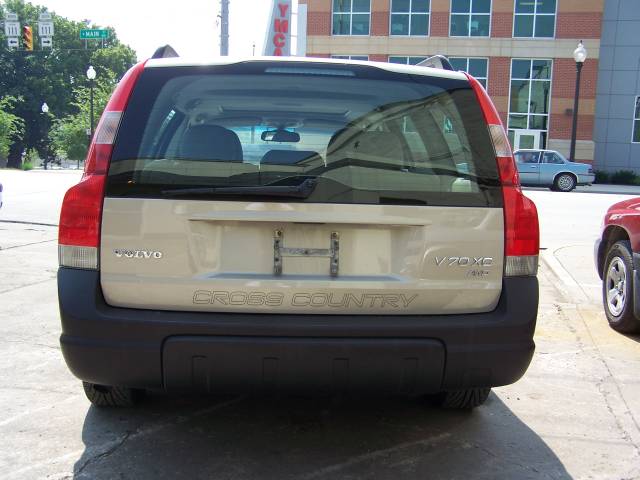 2002 Volvo V70 XC Base