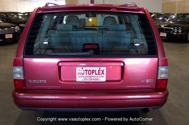 1998 Volvo V90 Base