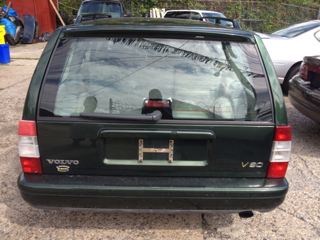 1998 Volvo V90 Base