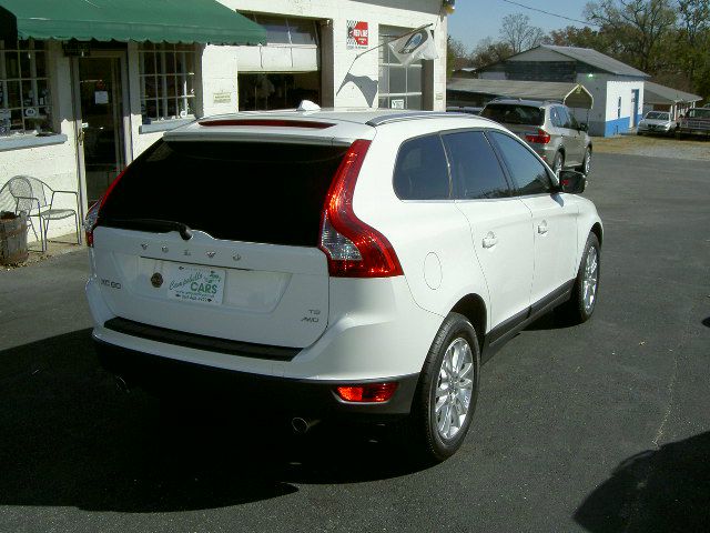2010 Volvo XC60 3.0si Navigation Pano Htd Sts
