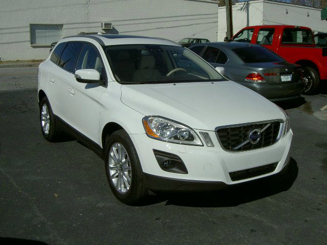 2010 Volvo XC60 3.0si Navigation Pano Htd Sts