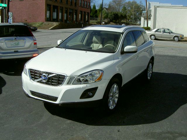 2010 Volvo XC60 3.0si Navigation Pano Htd Sts