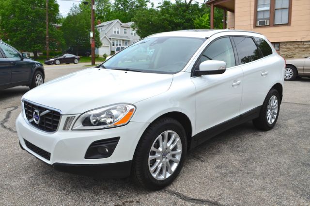 2010 Volvo XC60 LS Flex Fuel 4x4 This Is One Of Our Best Bargains