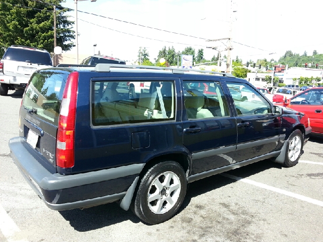 1999 Volvo XC70 EX - DUAL Power Doors