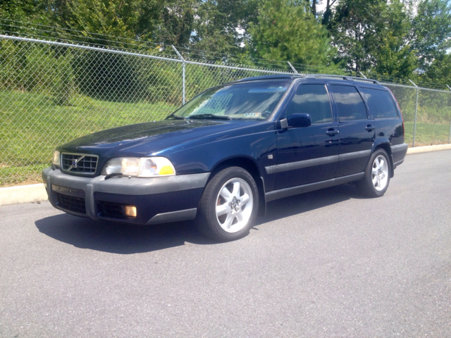 2000 Volvo XC70 EX - DUAL Power Doors