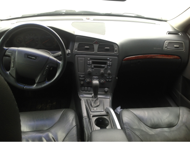 2001 Volvo XC70 EX - DUAL Power Doors