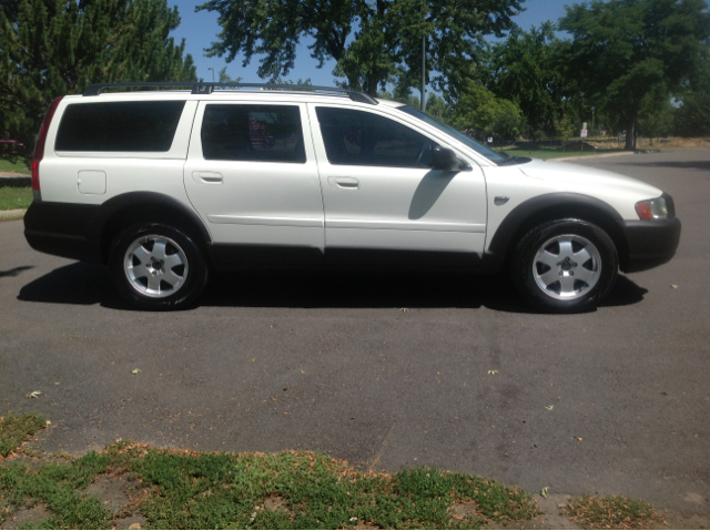 2002 Volvo XC70 LE 4D Passenger Van