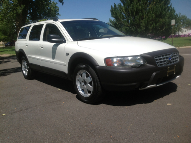 2002 Volvo XC70 LE 4D Passenger Van