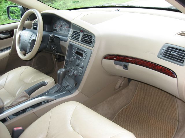 2003 Volvo XC70 LE 4D Passenger Van