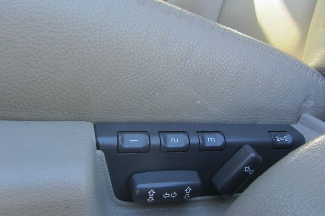 2003 Volvo XC70 LE 4D Passenger Van